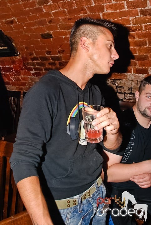 Începe weekendul în Club Escape, 