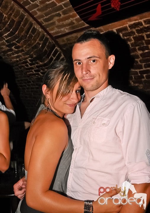 Începe weekendul în Club Escape, 