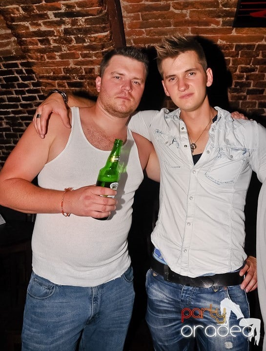 Începe weekendul în Club Escape, 