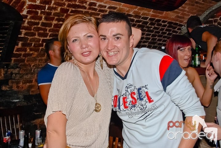 Începe weekendul în Club Escape, 