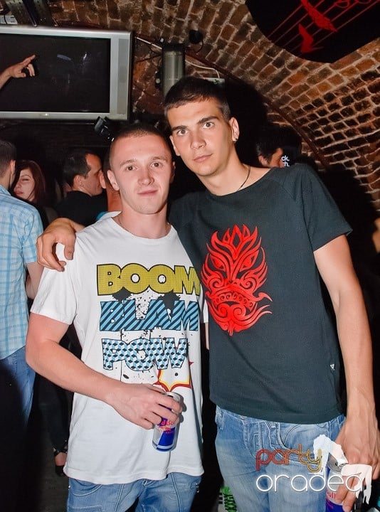 Începe weekendul în Club Escape, 