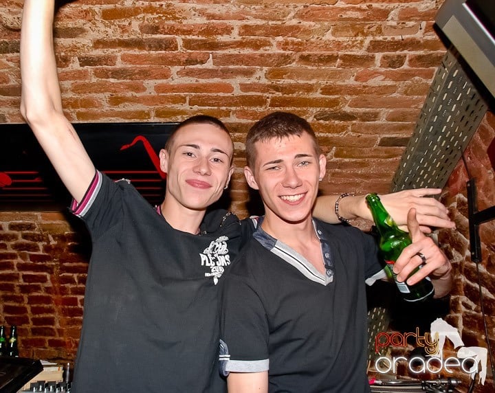 Începe weekendul în Club Escape, 