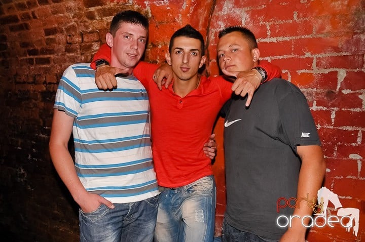 Încheie luna iunie în Club Escape, 