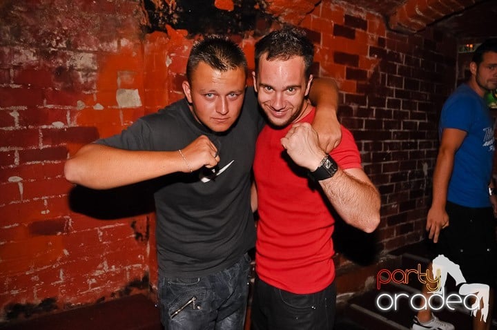 Încheie luna iunie în Club Escape, 