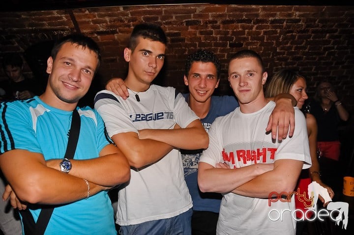 Încheie luna iunie în Club Escape, 