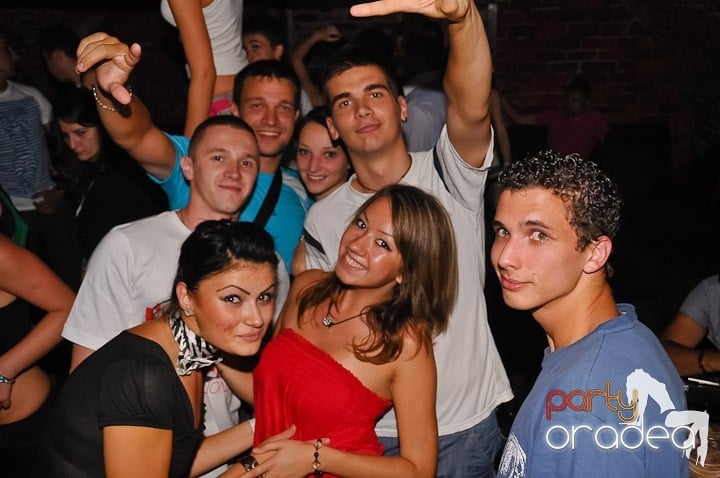 Încheie luna iunie în Club Escape, 