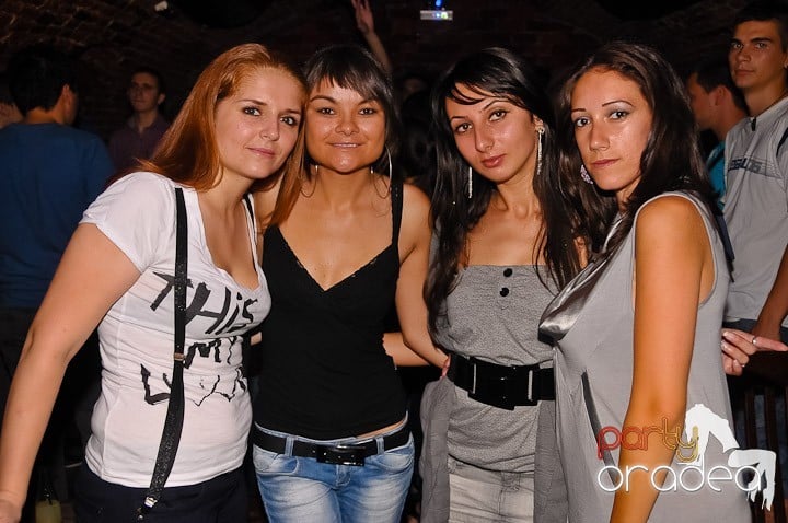 Încheie luna iunie în Club Escape, 