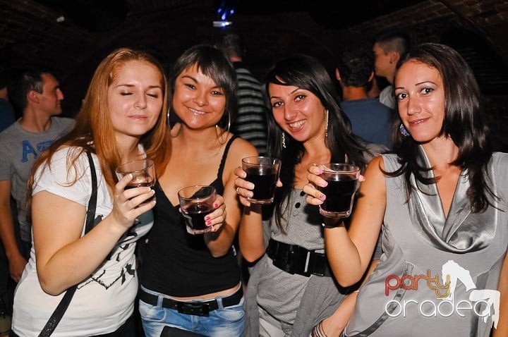 Încheie luna iunie în Club Escape, 