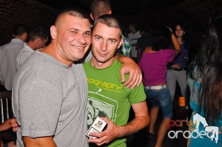 Încheie luna iunie în Club Escape, 