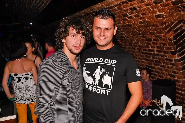 Încheie luna iunie în Club Escape, 