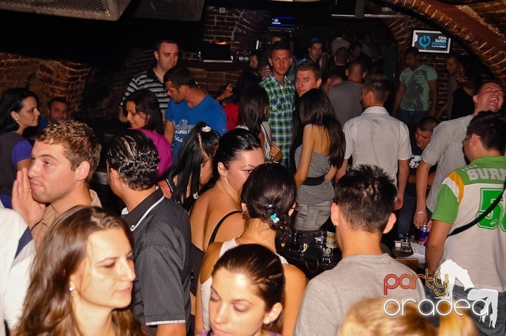 Încheie luna iunie în Club Escape, 