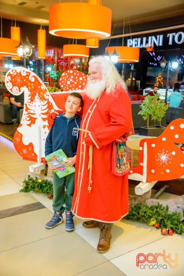 Întâlnire cu Moş Nicolae la Lotus Center, Lotus Center