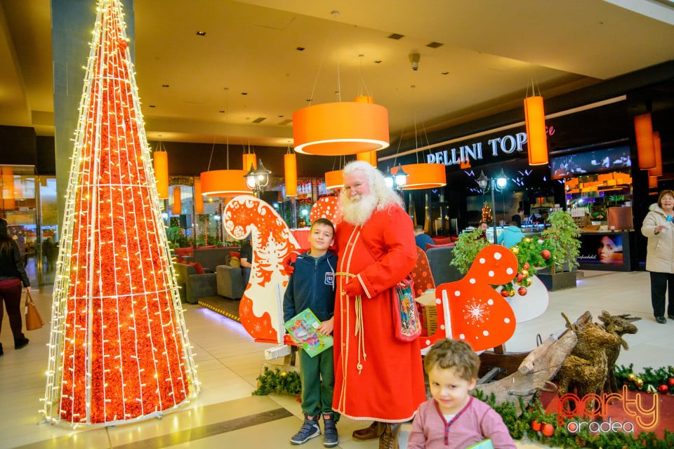 Întâlnire cu Moş Nicolae la Lotus Center, Lotus Center