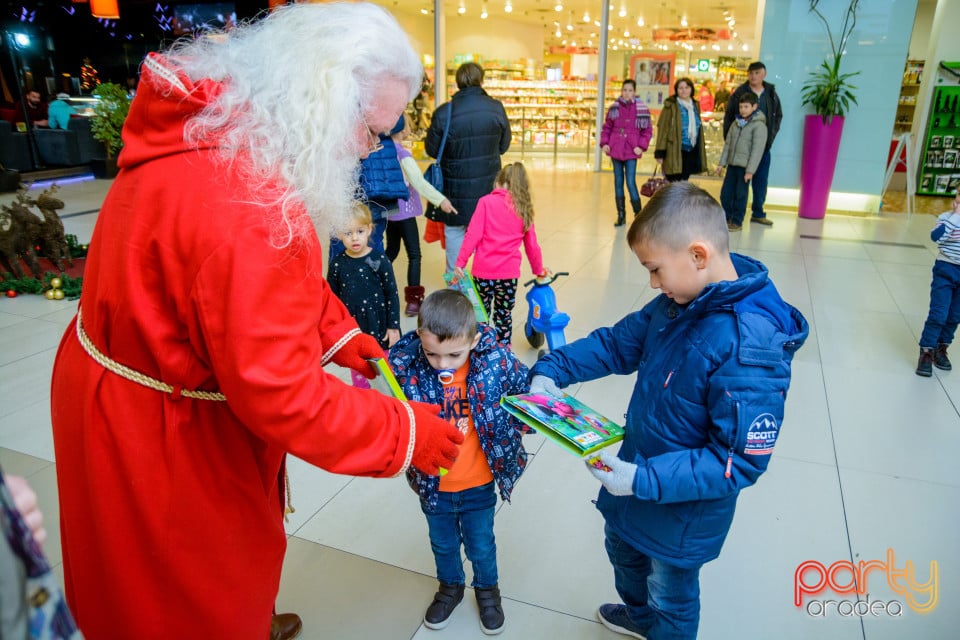 Întâlnire cu Moş Nicolae la Lotus Center, Lotus Center