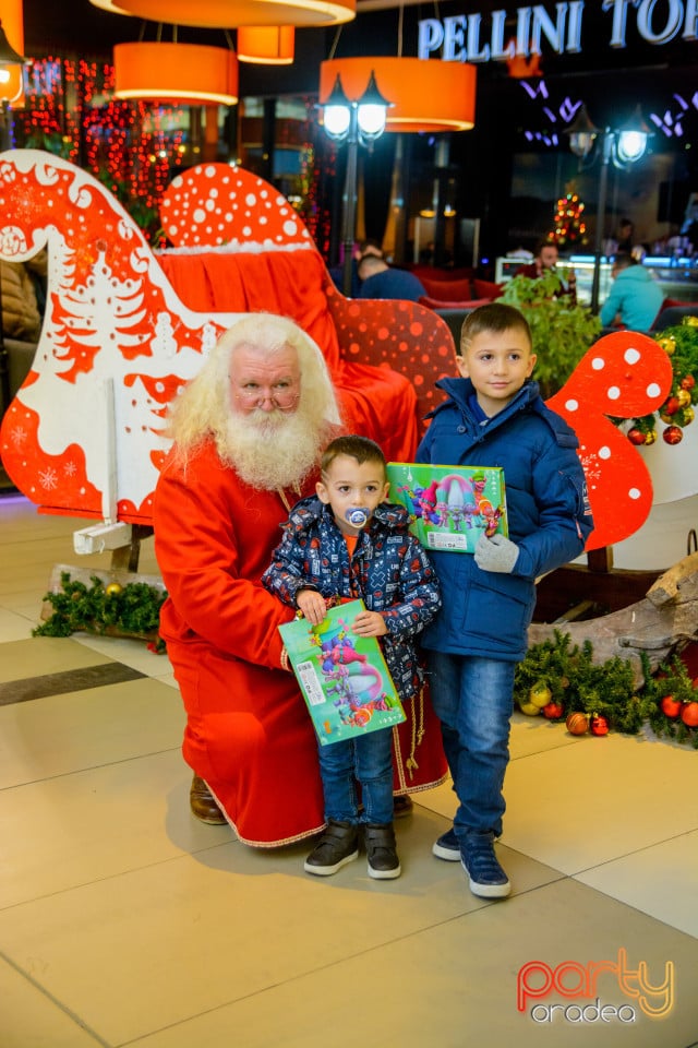 Întâlnire cu Moş Nicolae la Lotus Center, Lotus Center