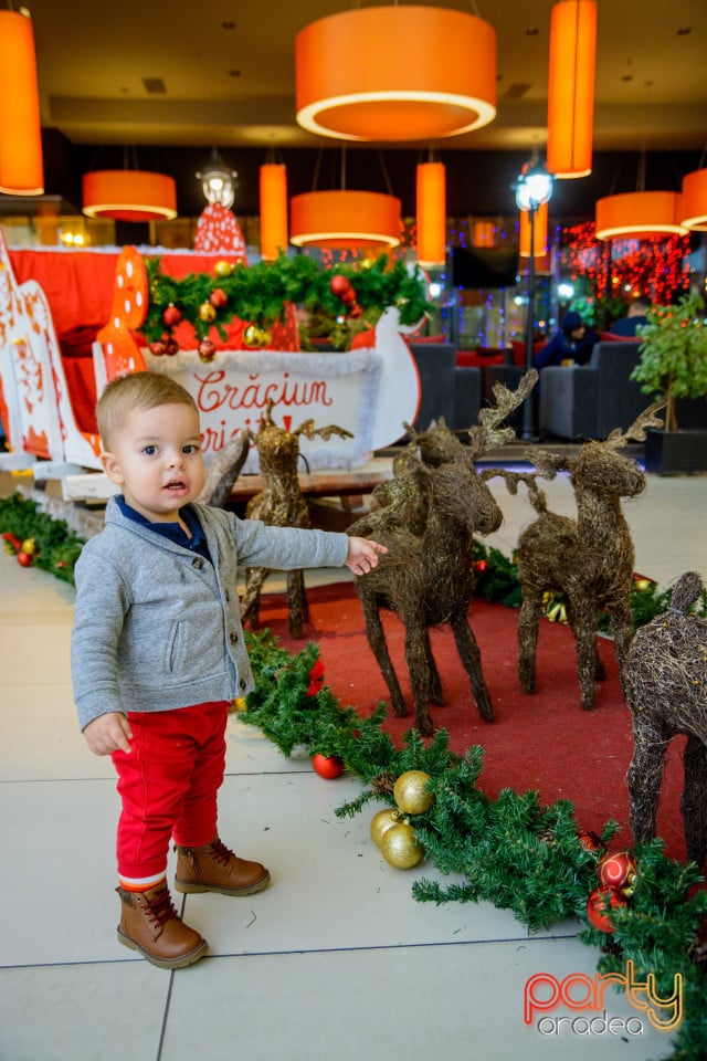 Întâlnire cu Moş Nicolae la Lotus Center, Lotus Center