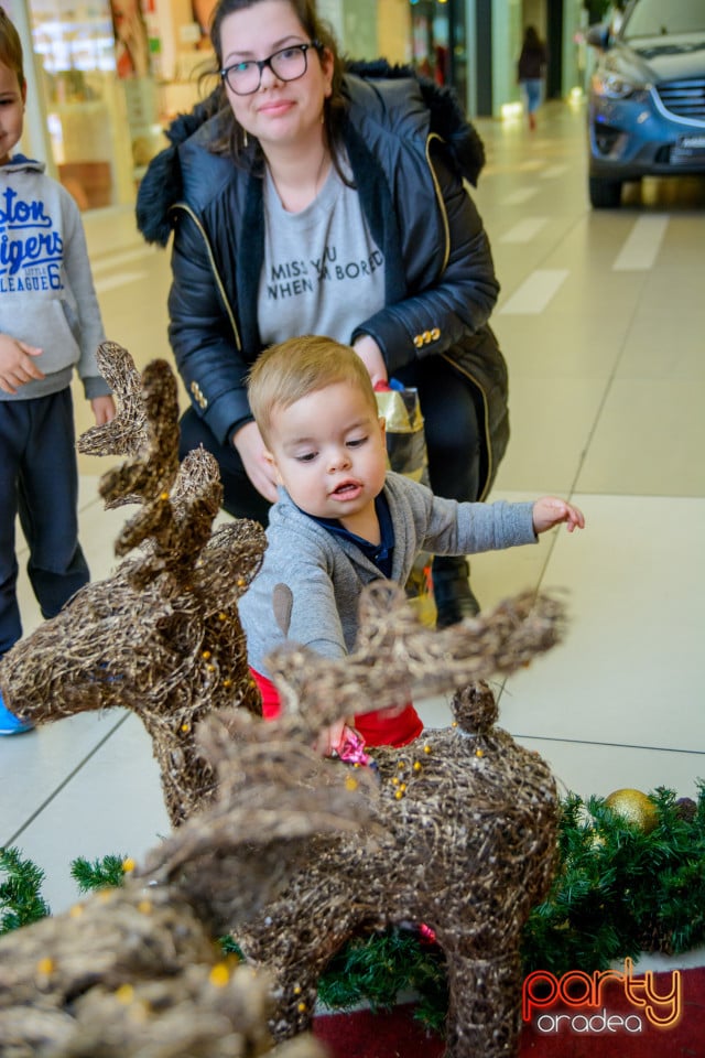 Întâlnire cu Moş Nicolae la Lotus Center, Lotus Center