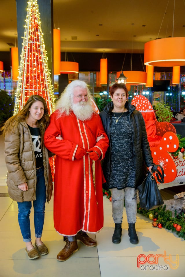 Întâlnire cu Moş Nicolae la Lotus Center, Lotus Center