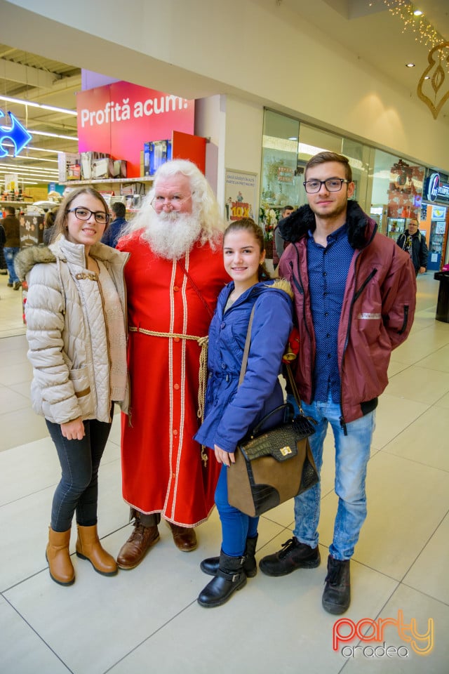 Întâlnire cu Moş Nicolae la Lotus Center, Lotus Center