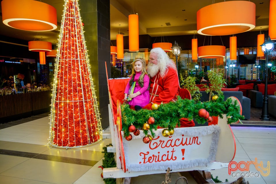 Întâlnire cu Moş Nicolae la Lotus Center, Lotus Center