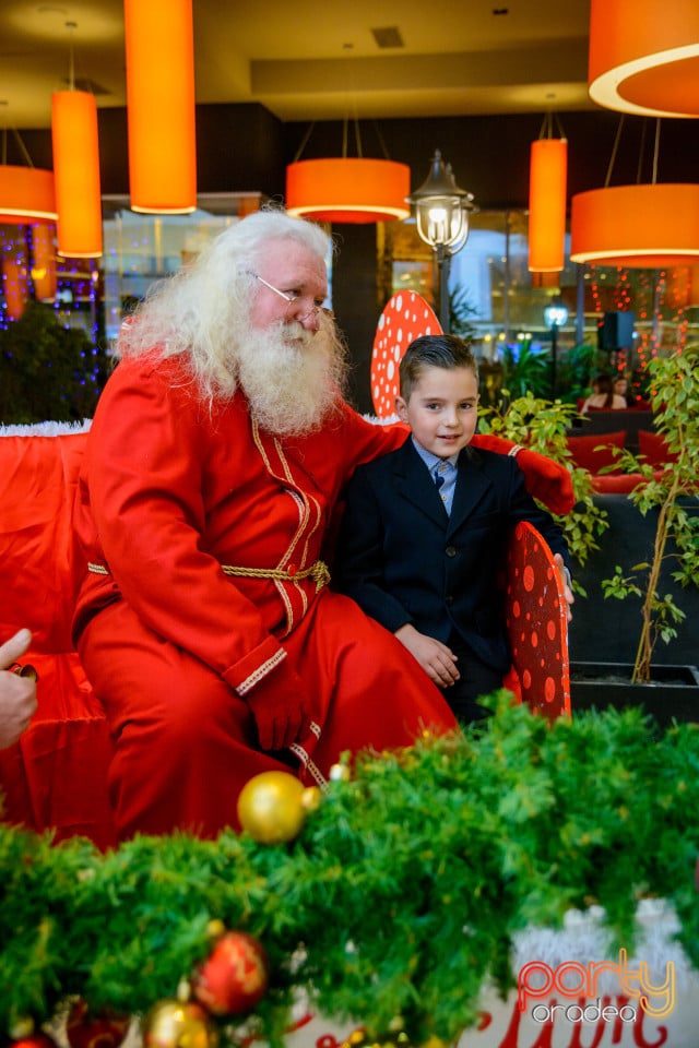 Întâlnire cu Moş Nicolae la Lotus Center, Lotus Center