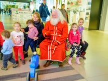 Întâlnire cu Moş Nicolae la Lotus Center