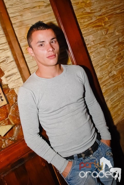 It's party time în Downtown, 