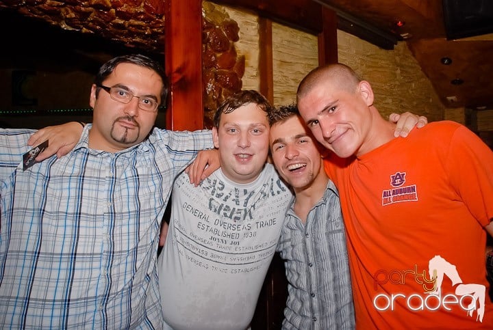 It's party time în Downtown, 