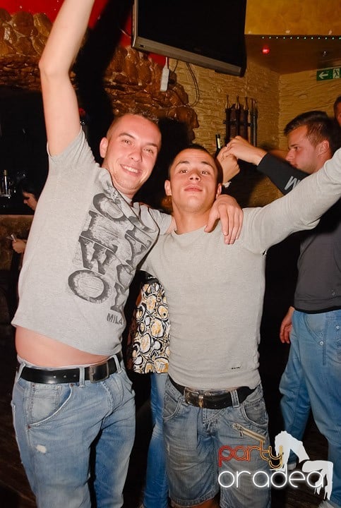 It's party time în Downtown, 