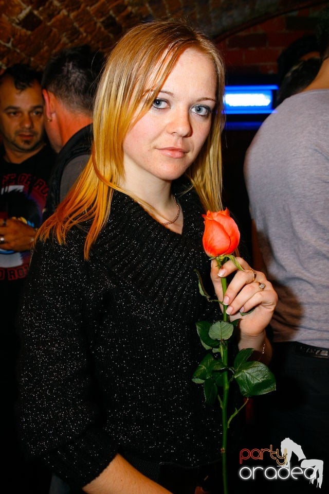 It's party time în Escape Club,