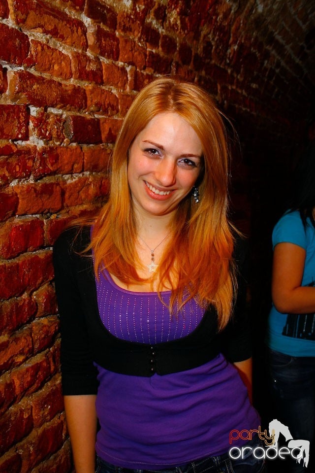 It's party time în Escape Club,