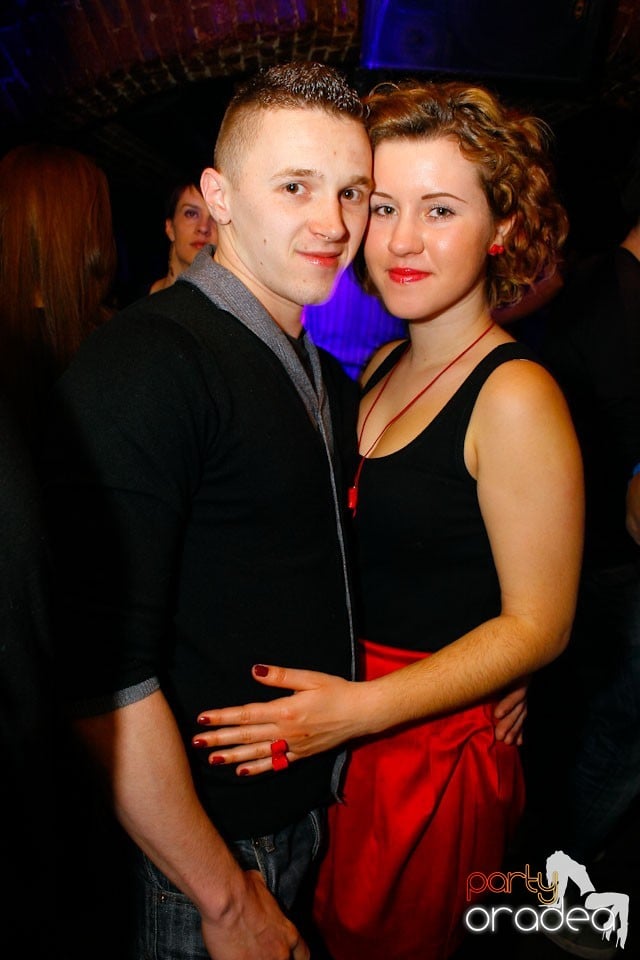 It's party time în Escape Club,