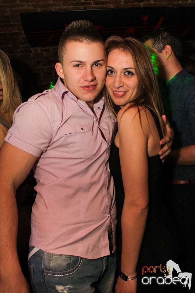 It's party time în Escape Club,