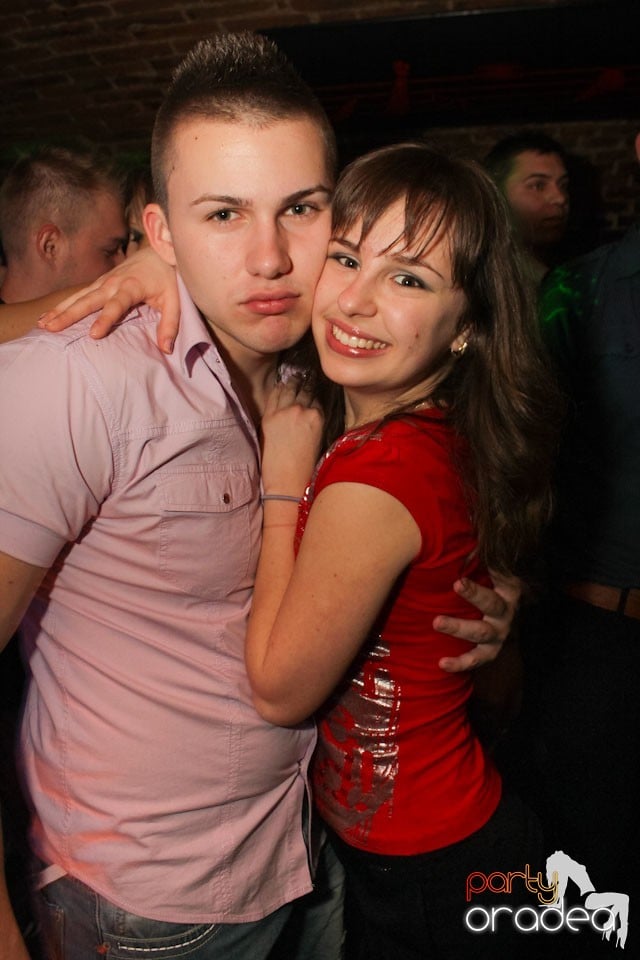 It's party time în Escape Club,