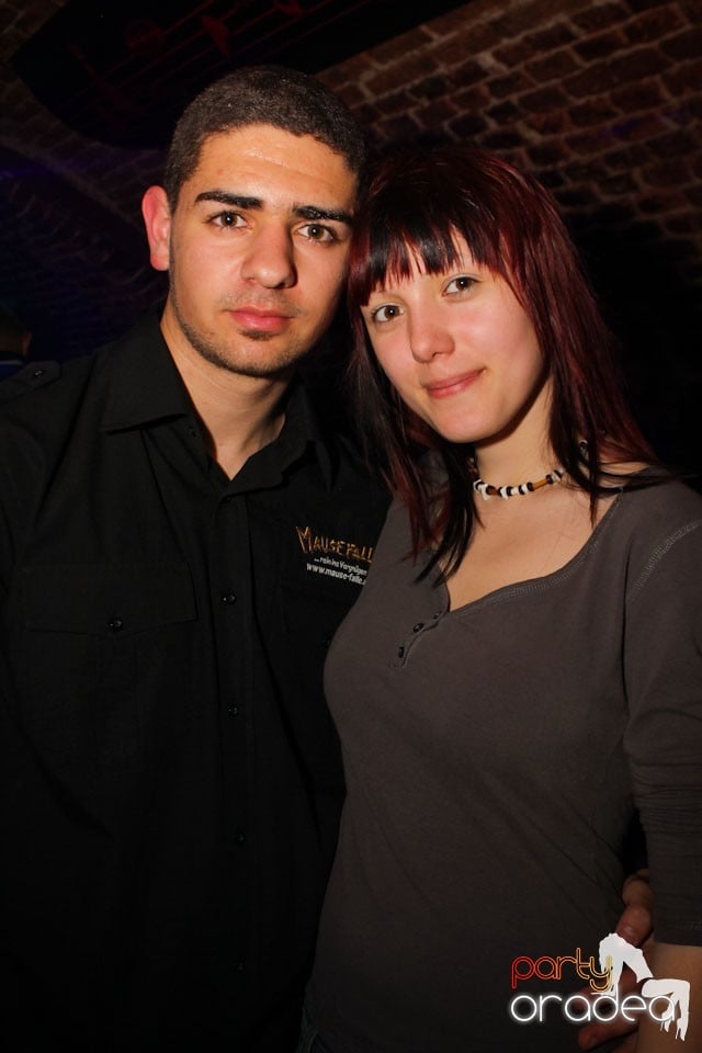 It's party time în Escape Club,
