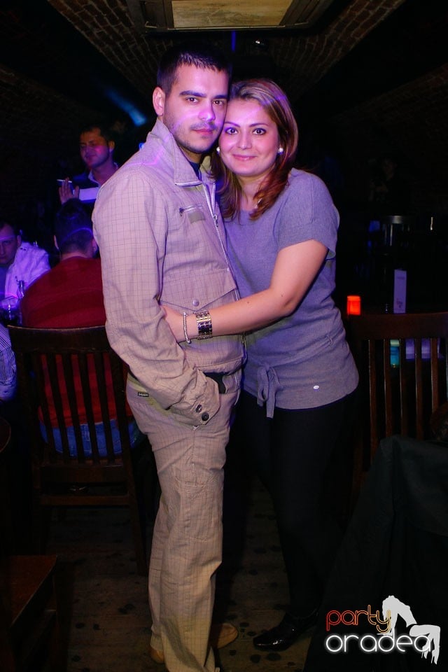 It's party time în Escape Club,
