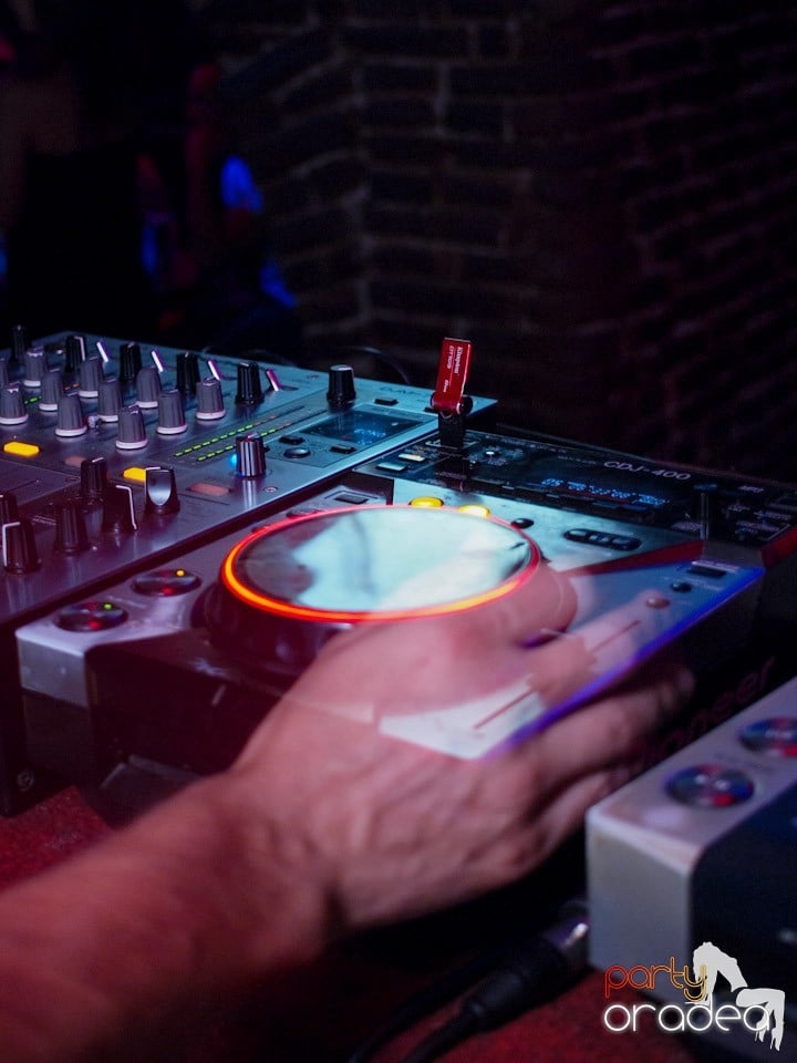 It's time for Party în Club Escape, 