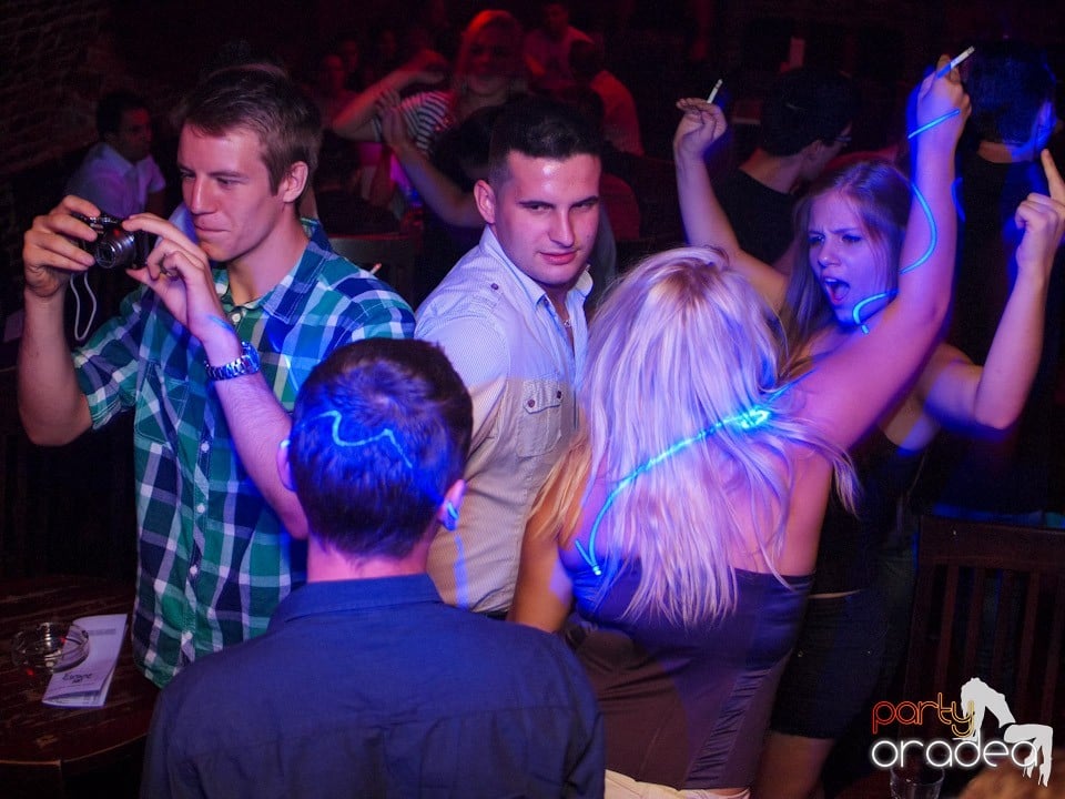 It's time for Party în Club Escape, 