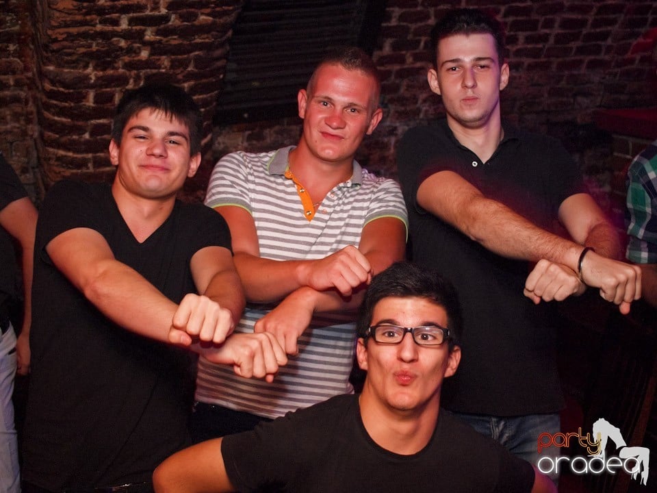 It's time for Party în Club Escape, 