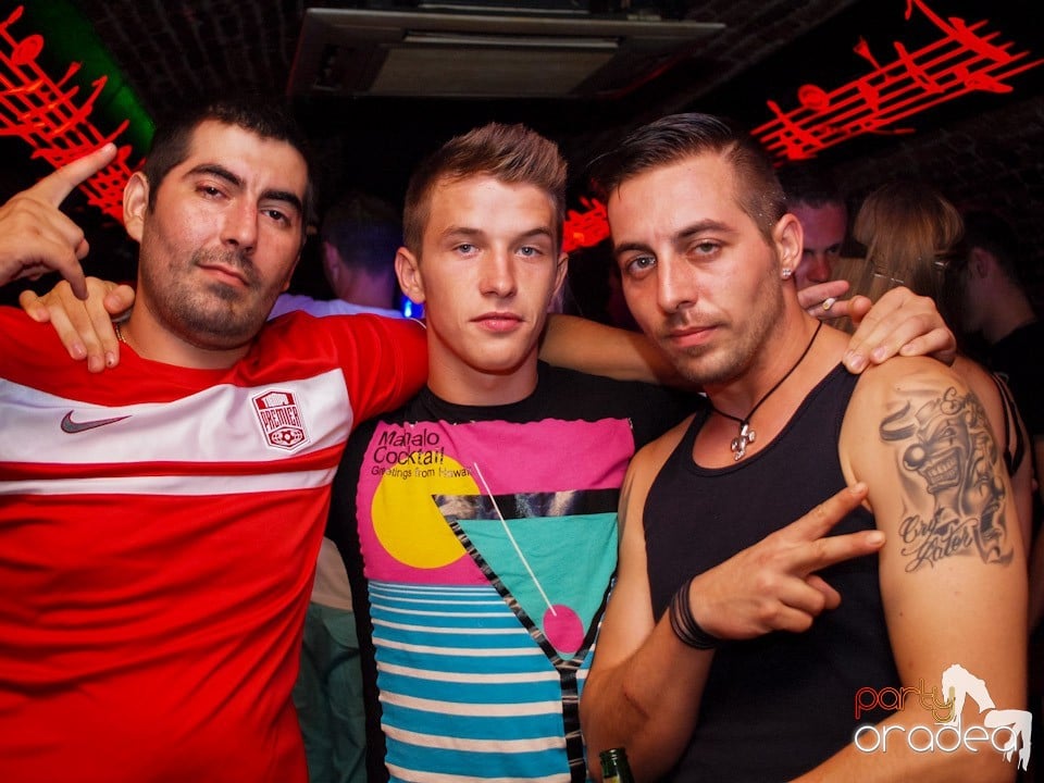 It's time for Party în Club Escape, 