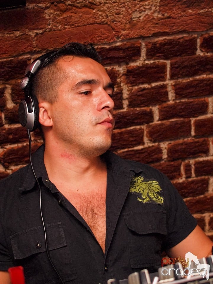 It's time for Party în Club Escape, 