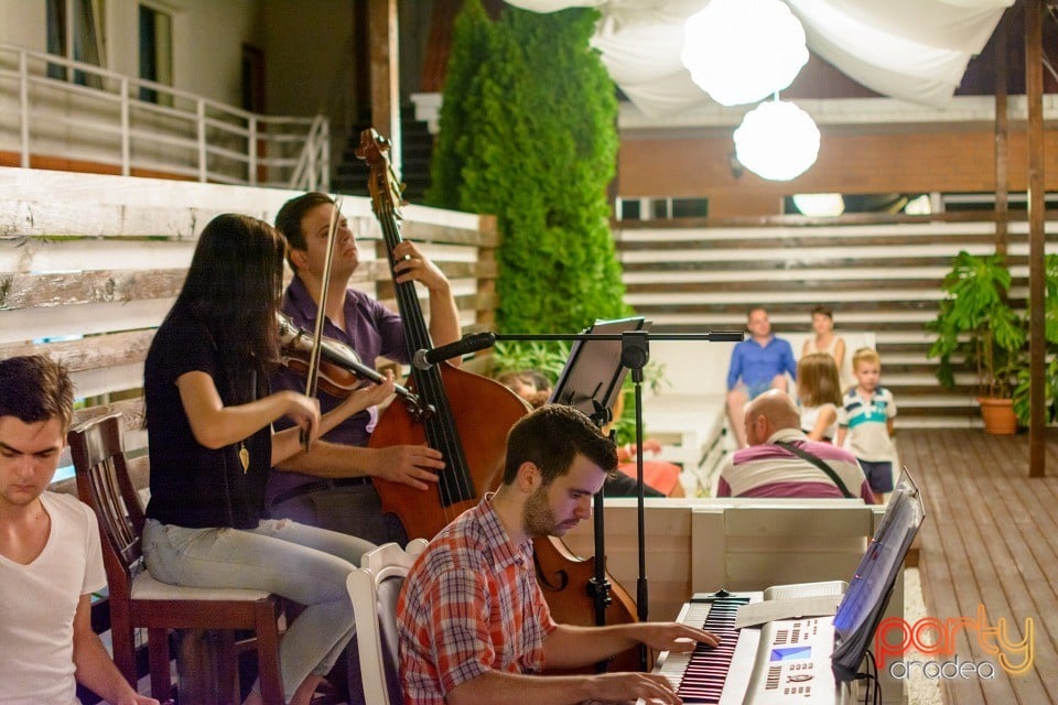 Jazzy Beats, Vine Summer Garden & Grill