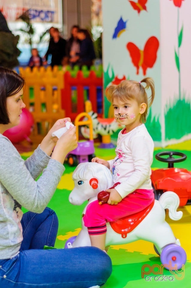 Joc şi voie bună la Oradea Shopping City, 