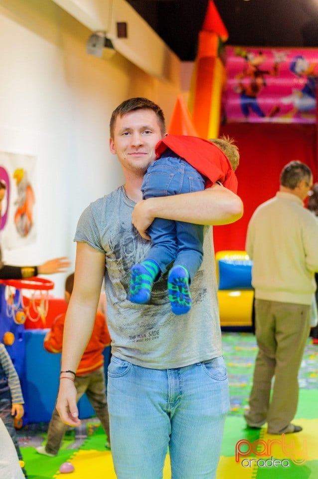 Joc şi voie bună la Oradea Shopping City, 