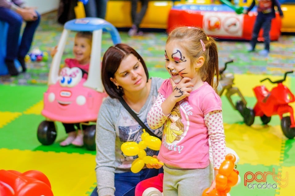 Joc şi voie bună la Oradea Shopping City, 