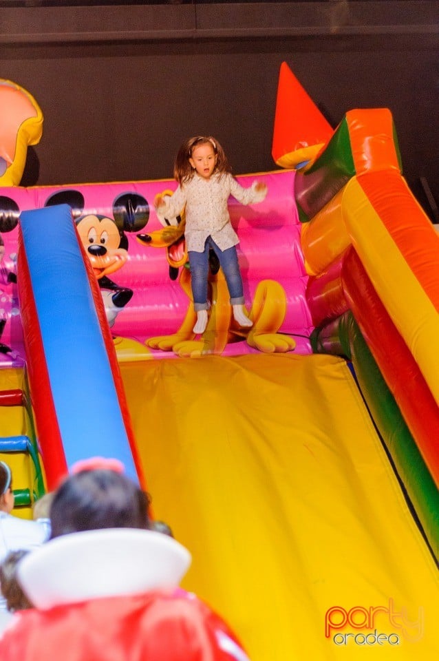 Joc şi voie bună la Oradea Shopping City, 
