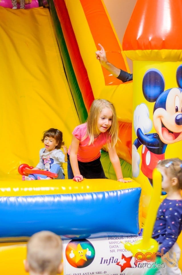 Joc şi voie bună la Oradea Shopping City, 