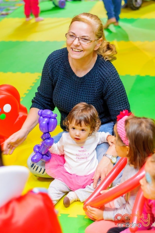 Joc şi voie bună la Oradea Shopping City, 
