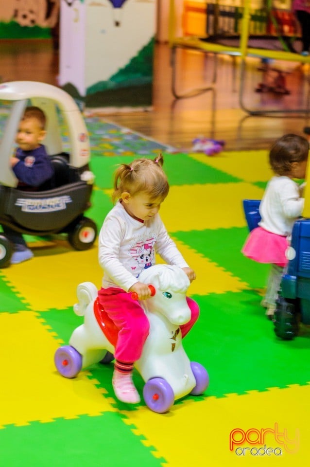 Joc şi voie bună la Oradea Shopping City, 