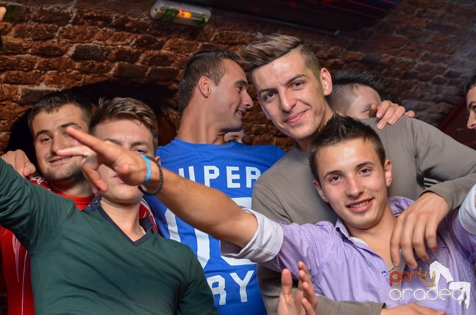 Joi: Beer Night în Club Escape, 